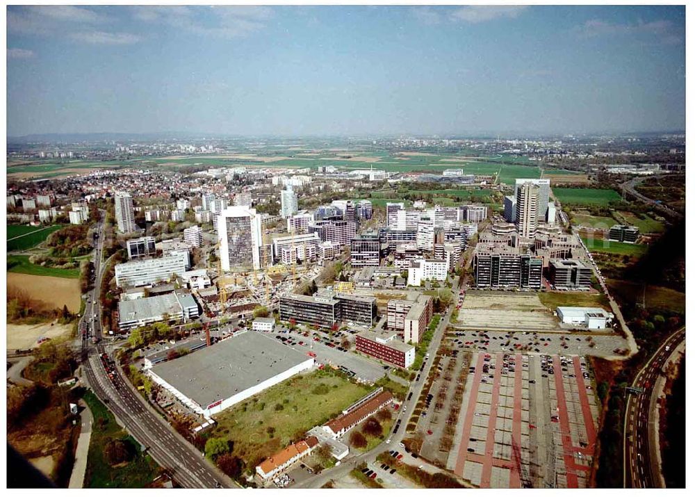 FRANKFURT AM MAIN from the bird's eye view: Gewerbe- und Entwicklungsgebiet Sossenheim der HVB-Projekt am Gewerbegebiet Eschenborn-Süd in Frankfurt/Main (Hessen).