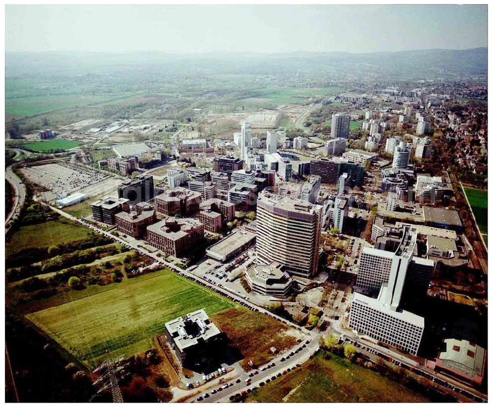 Aerial photograph FRANKFURT AM MAIN - Gewerbe- und Entwicklungsgebiet Sossenheim der HVB-Projekt am Gewerbegebiet Eschenborn-Süd in Frankfurt/Main (Hessen).