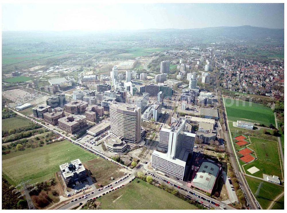 FRANKFURT AM MAIN from the bird's eye view: Gewerbe- und Entwicklungsgebiet Sossenheim der HVB-Projekt am Gewerbegebiet Eschenborn-Süd in Frankfurt/Main (Hessen).