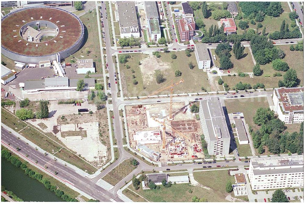 Aerial image Berlin-Adlershof - 23.07.2004 Gewerbe- und Entwicklungspark WISTAS in Berlin-Adlershof am Gelände des ehem. Flugplatzes Johannisthal am Teltowkanal