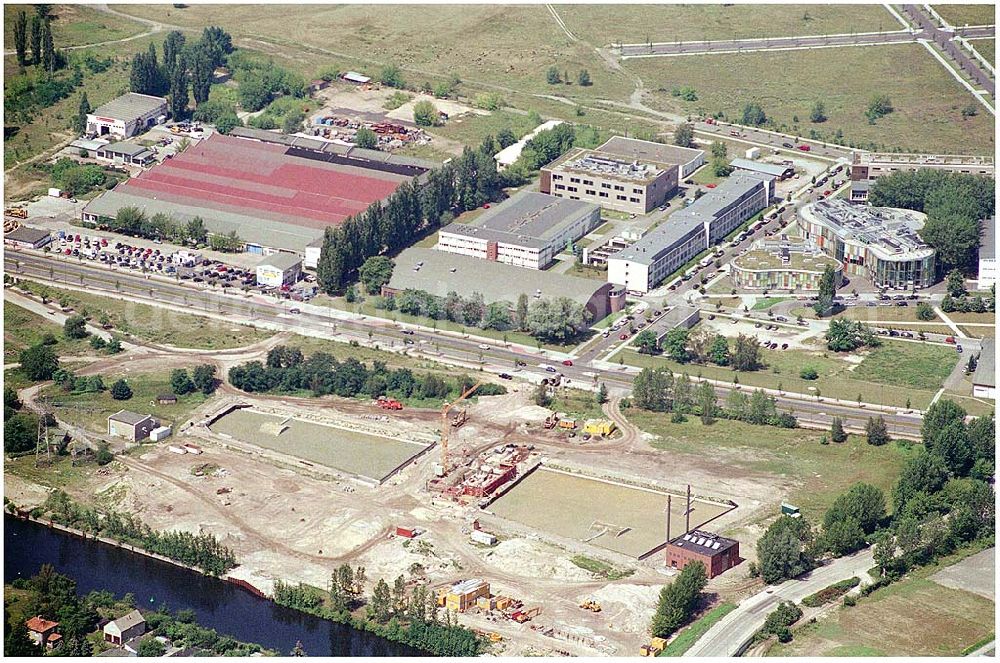 Aerial photograph Berlin-Adlershof - 23.07.2004 Gewerbe- und Entwicklungspark WISTAS in Berlin-Adlershof am Gelände des ehem. Flugplatzes Johannisthal am Teltowkanal