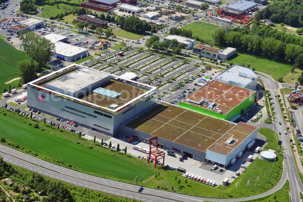 Eschborn from the bird's eye view: Commercial area with businesses Dänisches Bettenlager, XXXL Mann Mobilia Eschborn and ALDI at Elly-Beinhorn-Street in Eschborn in the state Hesse