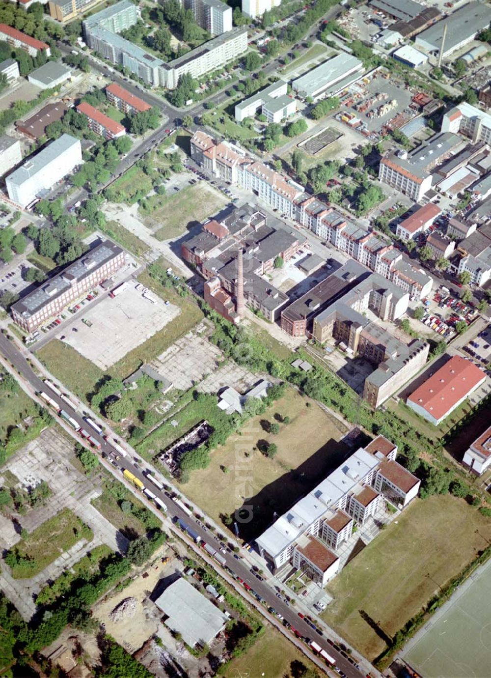 Aerial photograph Berlin - Lichtenberg - Gewerbe- und Industriegebiet der HVB-Projekt GmbH an der Bornitzstraße in Berlin - Lichtenberg.