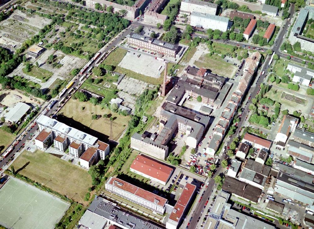 Aerial image Berlin - Lichtenberg - Gewerbe- und Industriegebiet der HVB-Projekt GmbH an der Bornitzstraße in Berlin - Lichtenberg.