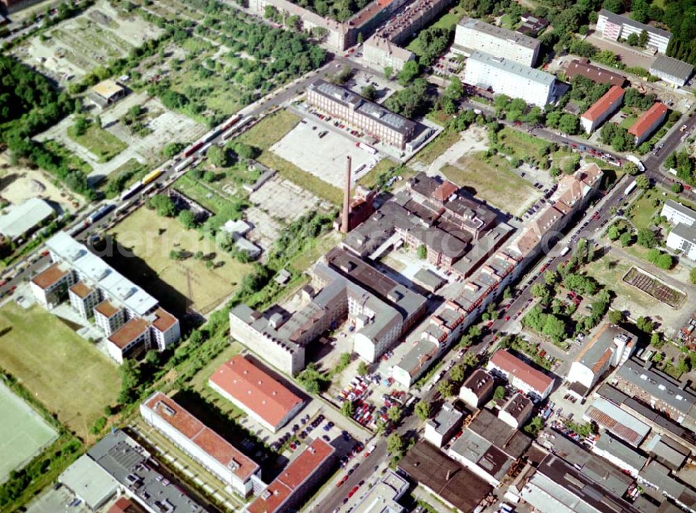 Aerial photograph Berlin - Lichtenberg - Gewerbe- und Industriegebiet der HVB-Projekt GmbH an der Bornitzstraße in Berlin - Lichtenberg.