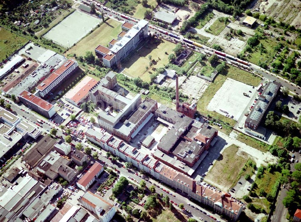 Berlin - Lichtenberg from above - Gewerbe- und Industriegebiet der HVB-Projekt GmbH an der Bornitzstraße in Berlin - Lichtenberg.