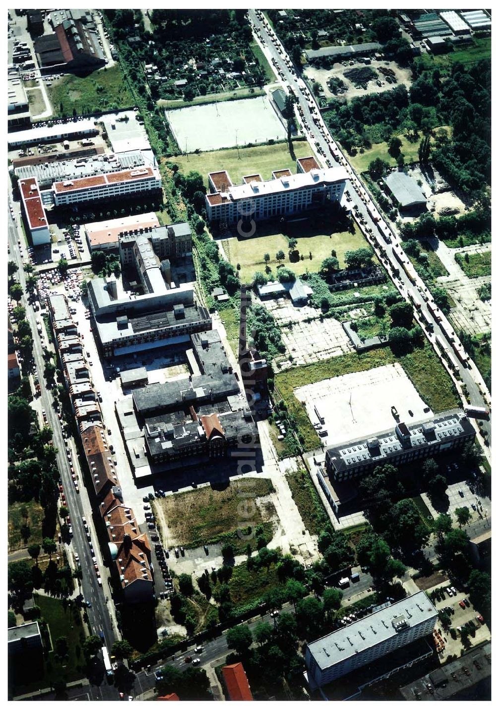 Berlin - Lichtenberg from the bird's eye view: Gewerbe- und Industriegebiet der HVB-Projekt GmbH an der Bornitzstraße in Berlin - Lichtenberg.