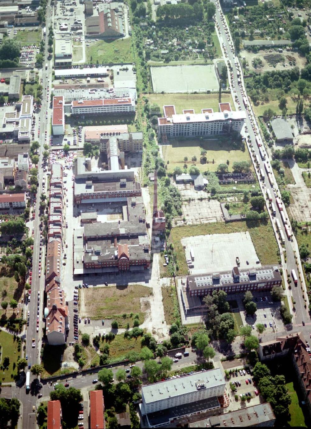 Aerial image Berlin - Lichtenberg - Gewerbe- und Industriegebiet der HVB-Projekt GmbH an der Bornitzstraße in Berlin - Lichtenberg.