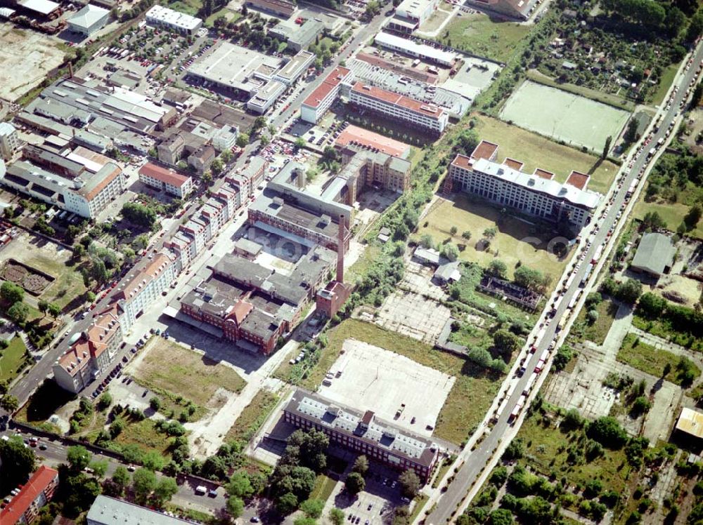 Aerial photograph Berlin - Lichtenberg - Gewerbe- und Industriegebiet der HVB-Projekt GmbH an der Bornitzstraße in Berlin - Lichtenberg.