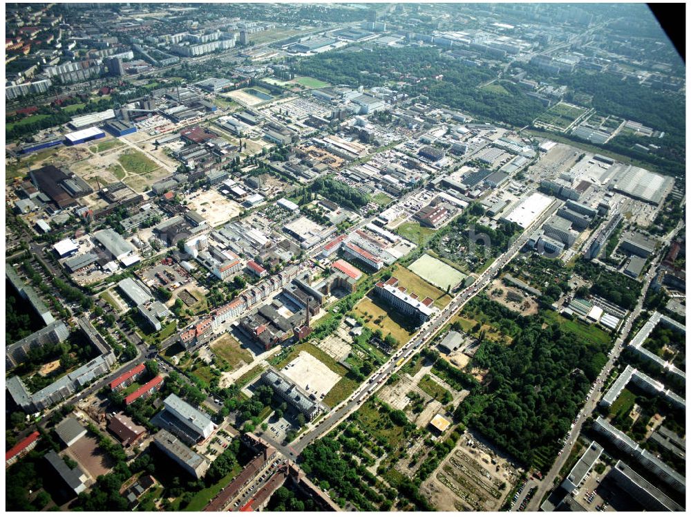 Aerial photograph Berlin - Lichtenberg - Gewerbe- und Industriegebiet der HVB-Projekt GmbH an der Bornitzstraße in Berlin - Lichtenberg.