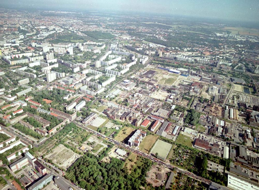 Berlin - Lichtenberg from above - Gewerbe- und Industriegebiet der HVB-Projekt GmbH an der Bornitzstraße in Berlin - Lichtenberg.