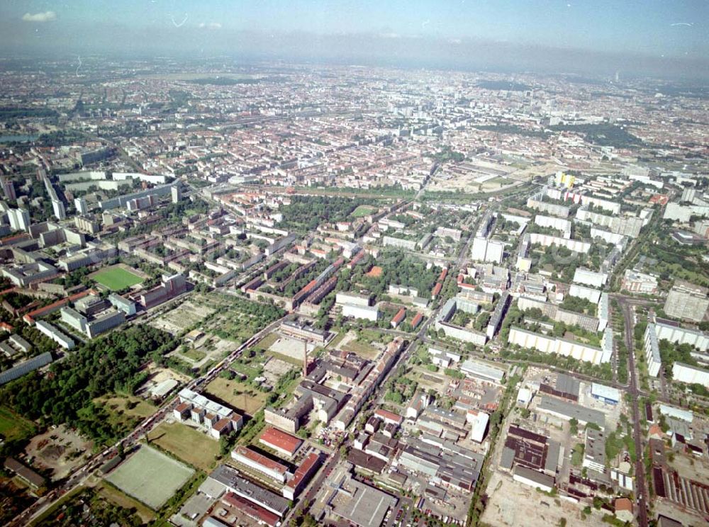 Aerial image Berlin - Lichtenberg - Gewerbe- und Industriegebiet der HVB-Projekt GmbH an der Bornitzstraße in Berlin - Lichtenberg.