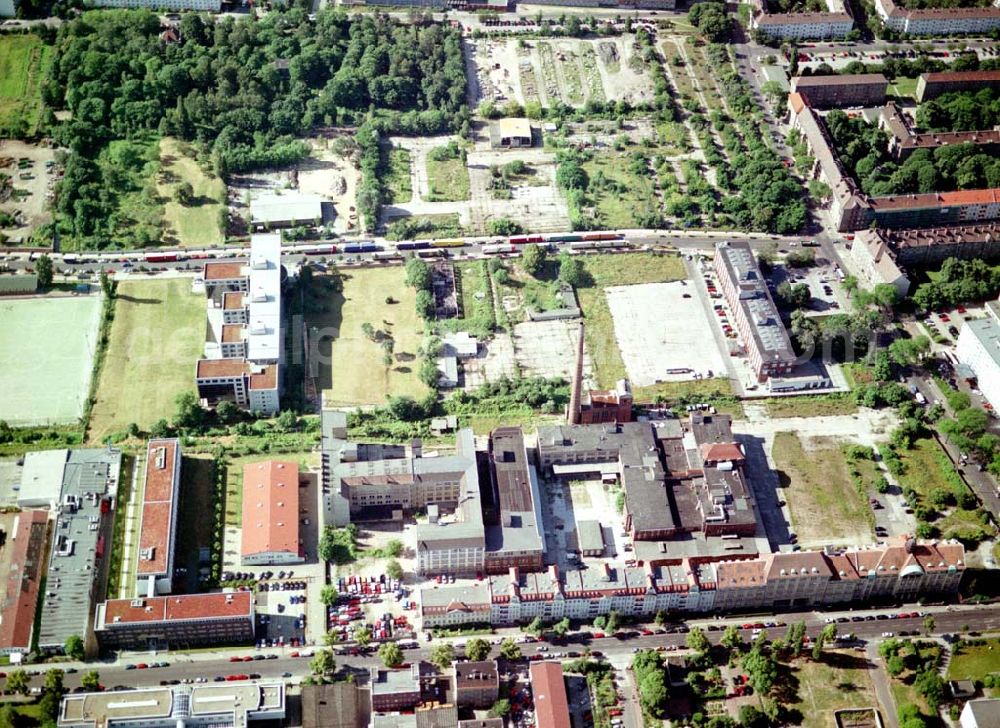 Aerial image Berlin - Lichtenberg - Gewerbe- und Industriegebiet der HVB-Projekt GmbH an der Bornitzstraße in Berlin - Lichtenberg.