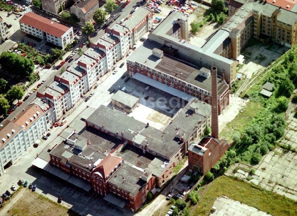 Aerial photograph Berlin - Lichtenberg - Gewerbe- und Industriegebiet der HVB-Projekt GmbH an der Bornitzstraße in Berlin - Lichtenberg.