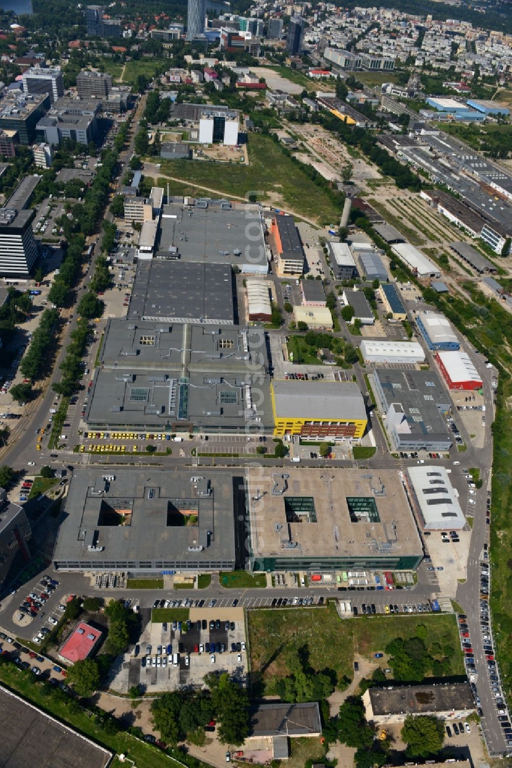 Bukarest from above - Commercial and industrial area Iride Business Park in Bucharest, Romania. The property on the street Dimitrie Pompei Blvd. is a project of IMMOFINANZ AG