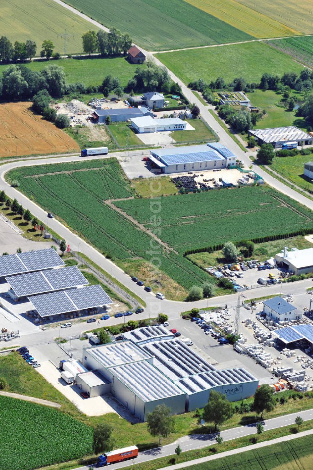 Aerial photograph Leipheim - Gewerbeimmobilie an der Max-Eyth-Straße im Gewerbe- und Industriegebiet Spinnmähder in Leipheim / Bayern. Ein Projekt der Unternehmensgruppe Markus Gerold. Commercial property at the street Max-Eyth-Strasse in the business park / industrial estate Spinnmaehder in Leipheim / Bavaria.