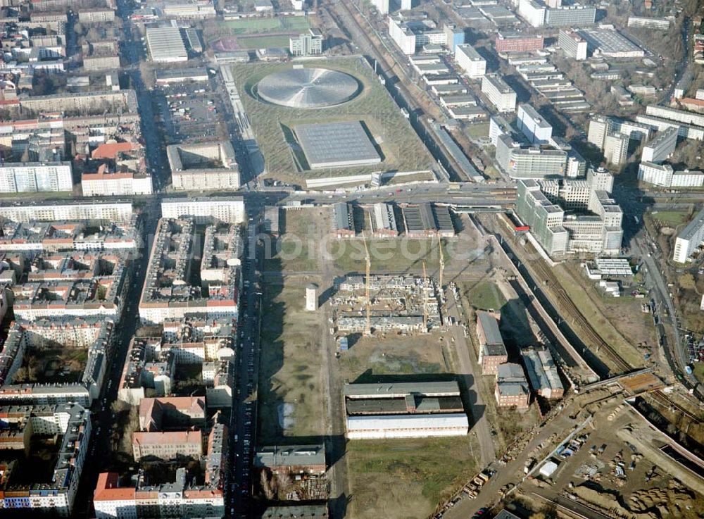 Berlin - Lichtenberg from above - Gewerbe- und Wohnbau der BLEG auf dem Gelände der alten Schlachthöfe an der Landsberger Allee in Berlin - Lichtenberg.