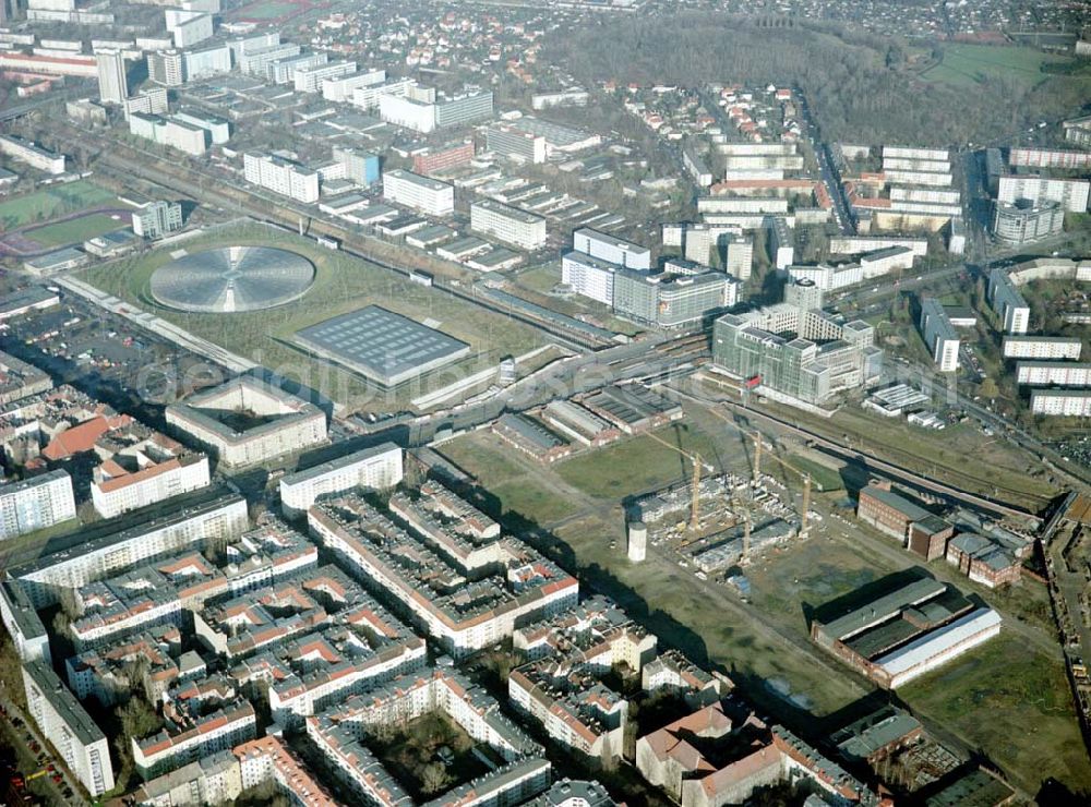 Aerial photograph Berlin - Lichtenberg - Gewerbe- und Wohnbau der BLEG auf dem Gelände der alten Schlachthöfe an der Landsberger Allee in Berlin - Lichtenberg.