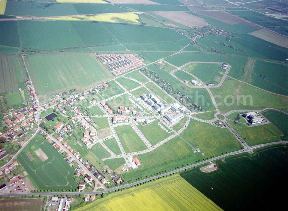 Aerial photograph Großkugel / Sachsen - Anhalt - Gewerbe- und Wohngebiet der HVB Projekt in Großkugel am Schkeuditzer Kreuz.