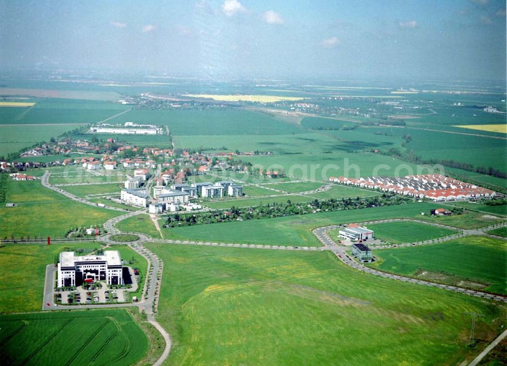 Großkugel / Sachsen - Anhalt from above - Gewerbe- und Wohngebiet der HVB Projekt in Großkugel am Schkeuditzer Kreuz.