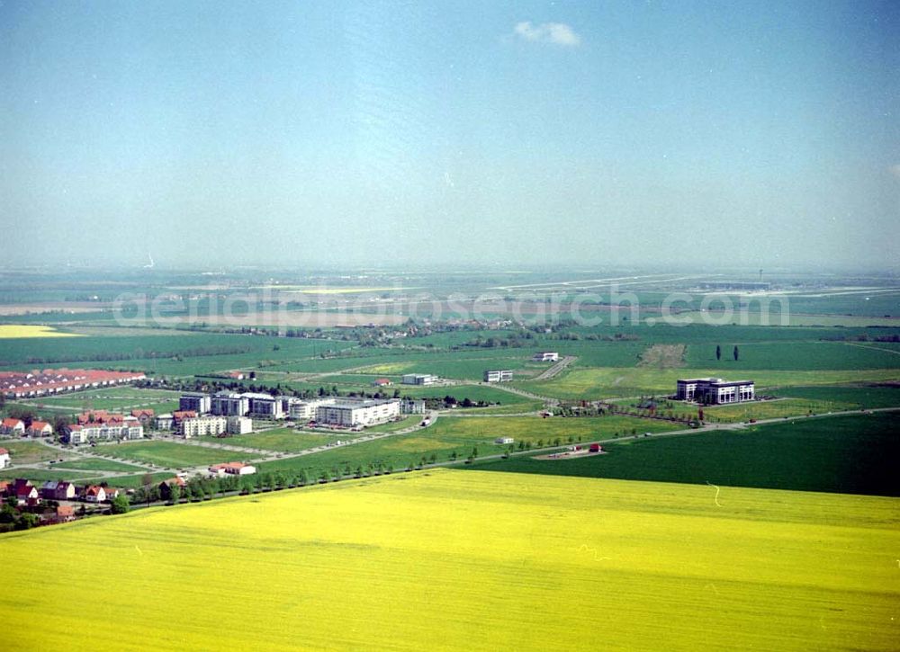 Großkugel / Sachsen - Anhalt from the bird's eye view: Gewerbe- und Wohngebiet der HVB Projekt in Großkugel am Schkeuditzer Kreuz.