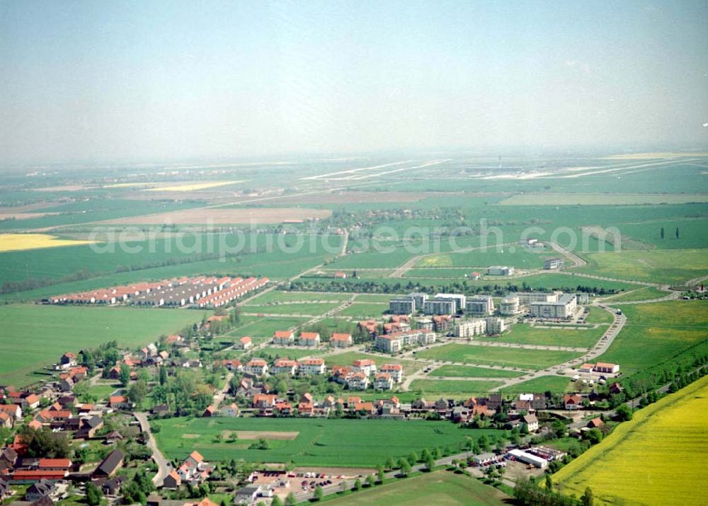 Großkugel / Sachsen - Anhalt from above - Gewerbe- und Wohngebiet der HVB Projekt in Großkugel am Schkeuditzer Kreuz.