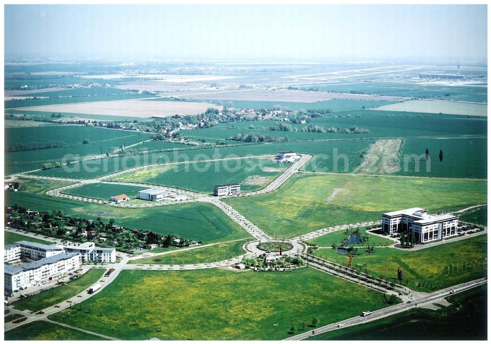 Großkugel / Sachsen - Anhalt from above - Gewerbe- und Wohngebiet der HVB Projekt in Großkugel am Schkeuditzer Kreuz.