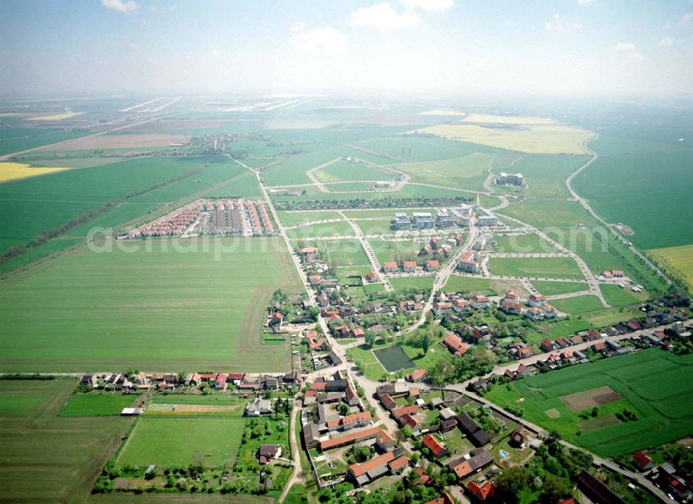 Aerial photograph Großkugel / Sachsen - Anhalt - Gewerbe- und Wohngebiet der HVB Projekt in Großkugel am Schkeuditzer Kreuz.