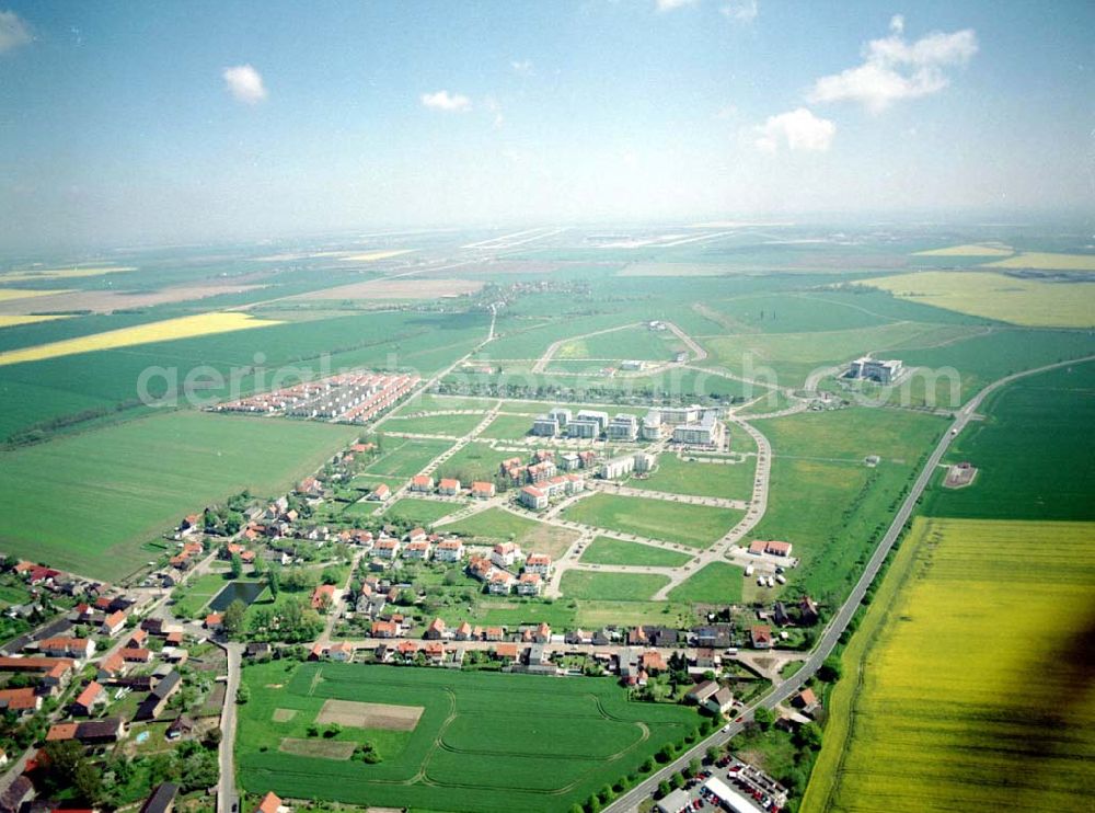 Großkugel / Sachsen - Anhalt from above - Gewerbe- und Wohngebiet der HVB Projekt in Großkugel am Schkeuditzer Kreuz.