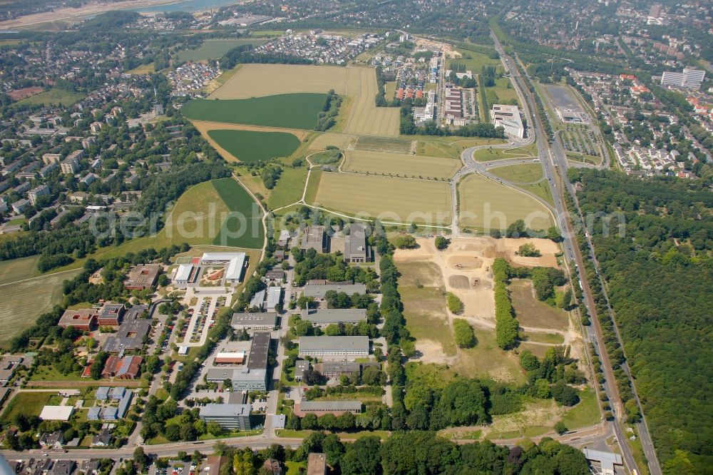 Dortmund from the bird's eye view: View of commercial and residential areas in Aplerbeck Borough in the suburban Schueren-Neu in Dortmund in North Rhine-Westphalia. Among other things the hotel building of the Holiday Inn Express Dortmund at the Freier-Vogel-Strasse. Areas are near the Hauptfriedhof