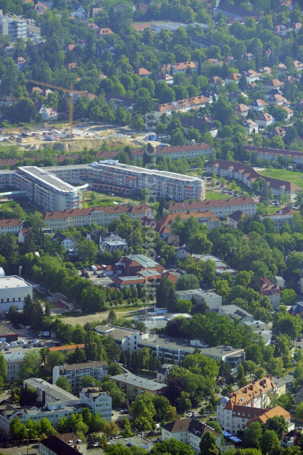 Berlin from the bird's eye view: Gewerbebrache der ehemaligen KFZ - Pruefstelle Zehlendorf an der Charlottenstrasse in the residential area of a multi-family house settlement in Berlin in Germany. The company CDS housing Berlin GmbH is planning to build a modern residential complex