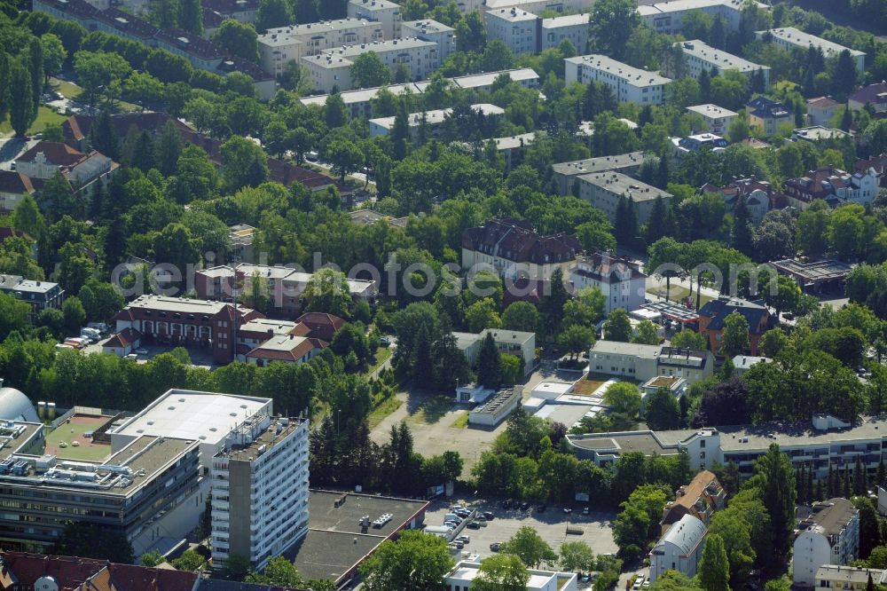 Berlin from the bird's eye view: Gewerbebrache der ehemaligen KFZ - Pruefstelle Zehlendorf an der Charlottenstrasse in the residential area of a multi-family house settlement in Berlin in Germany. The company CDS housing Berlin GmbH is planning to build a modern residential complex