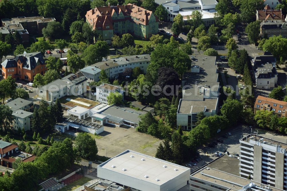 Berlin from the bird's eye view: Gewerbebrache der ehemaligen KFZ - Pruefstelle Zehlendorf an der Charlottenstrasse in the residential area of a multi-family house settlement in Berlin in Germany. The company CDS housing Berlin GmbH is planning to build a modern residential complex