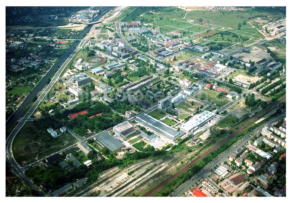 Aerial image Berlin-Adlershof - Blick auf das Gewerbegebiet Adlershof in Berlin-Adlershof zwischen Ernst-Ruska-Ufer / Teltokanal und Adlergestell.