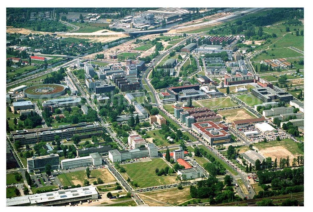 Aerial photograph Berlin-Adlershof - Blick auf das Gewerbegebiet Adlershof in Berlin-Adlershof zwischen Ernst-Ruska-Ufer / Teltokanal und Adlergestell. Gelände der Studio Berlin GmbH (Tochtergesellschaft der Studio Hamburg)