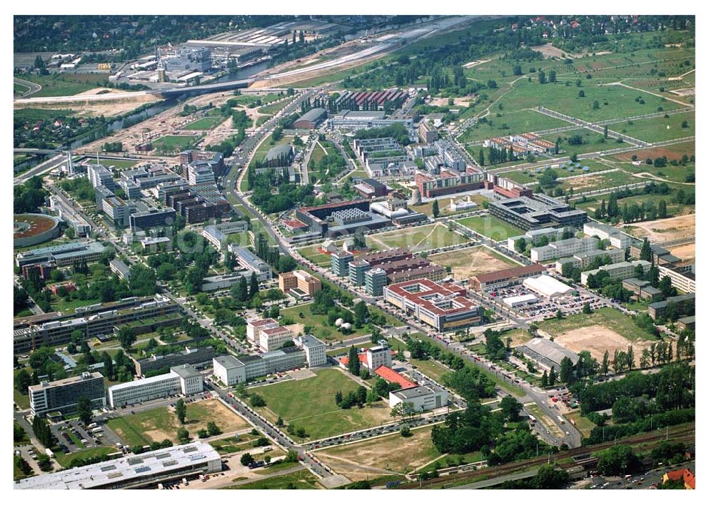 Aerial photograph Berlin-Adlershof - Blick auf das Gewerbegebiet Adlershof in Berlin-Adlershof zwischen Ernst-Ruska-Ufer / Teltokanal und Adlergestell. Gelände der Studio Berlin GmbH (Tochtergesellschaft der Studio Hamburg)