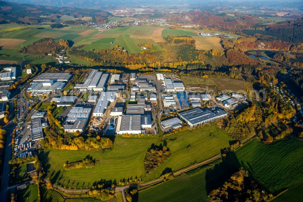 Attendorn from the bird's eye view: Industrial estate and company settlement Askay in the Northeast of Attendorn in the state of North Rhine-Westphalia