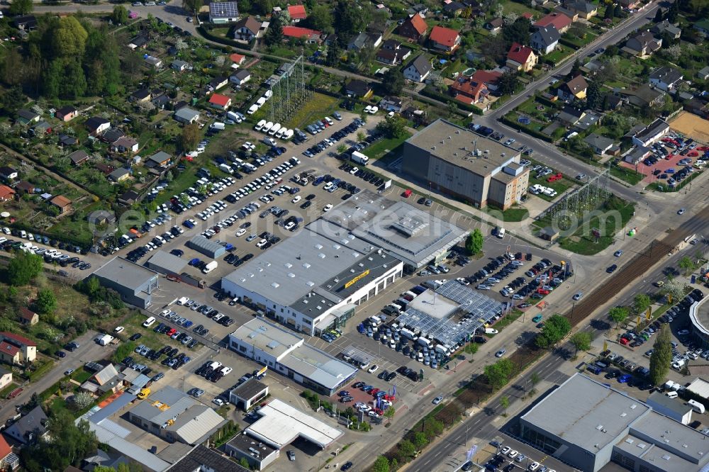 Berlin from the bird's eye view: View at the industrial area Hansastraße in the district Weissensee in Berlin. Here are among others several car dealers, workshops and an inspection workshop of the DEKRA located