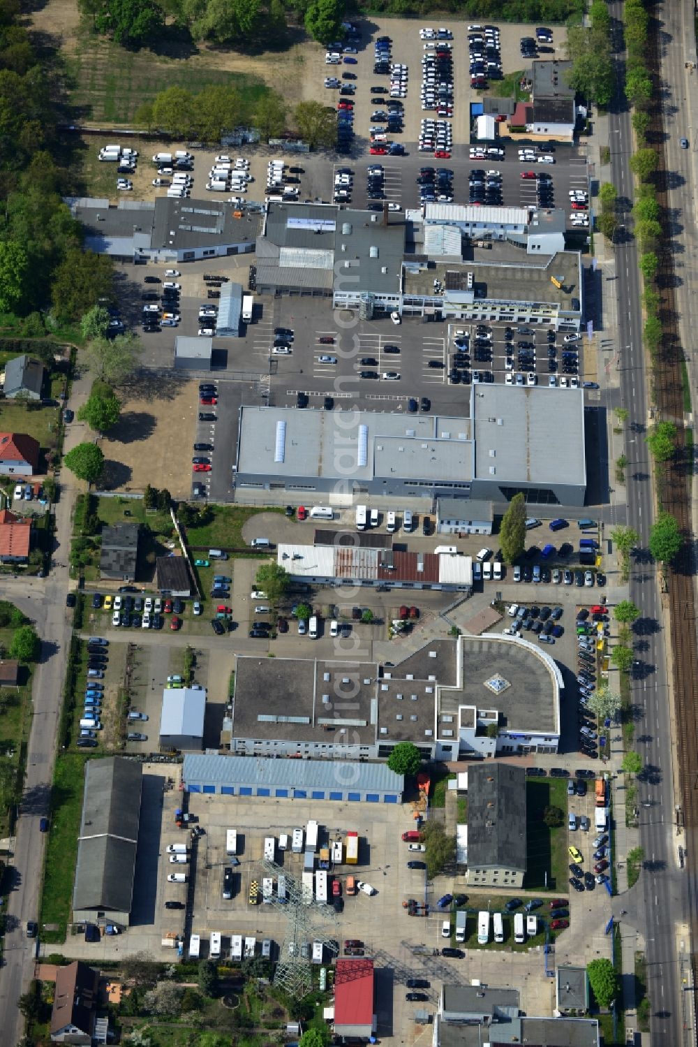 Aerial image Berlin - View at the industrial area Hansastraße in the district Weissensee in Berlin. Here are among others several car dealers, workshops and an inspection workshop of the DEKRA located