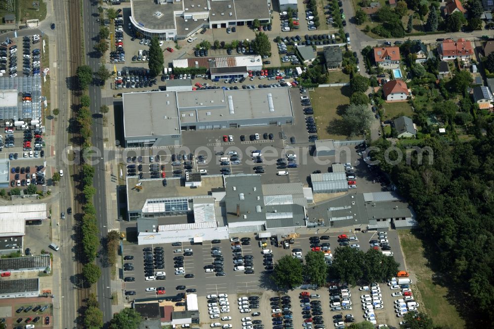 Weißensee, Berlin from above - View at the industrial area Hansastrasse in the district Weissensee in Berlin. Here are among others several car dealers, workshops and an inspection workshop of the DEKRA located