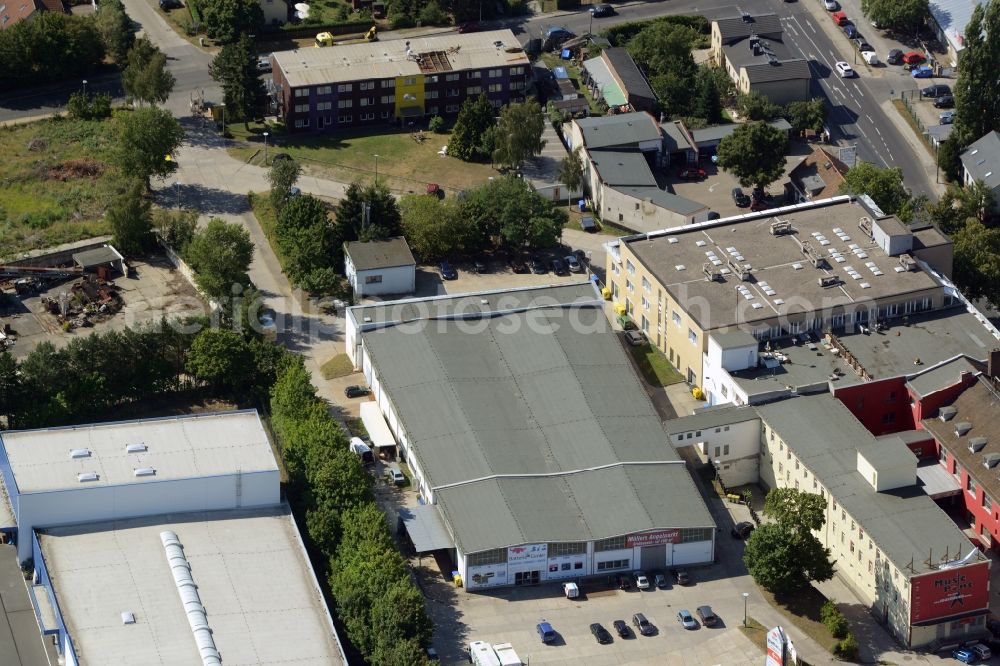 Aerial image Berlin - Industrial estate and company settlement in Berlin in Germany. Based in this building are the Neuwagenzentrum Berlin Ost AG and the Muellers Angelmarkt