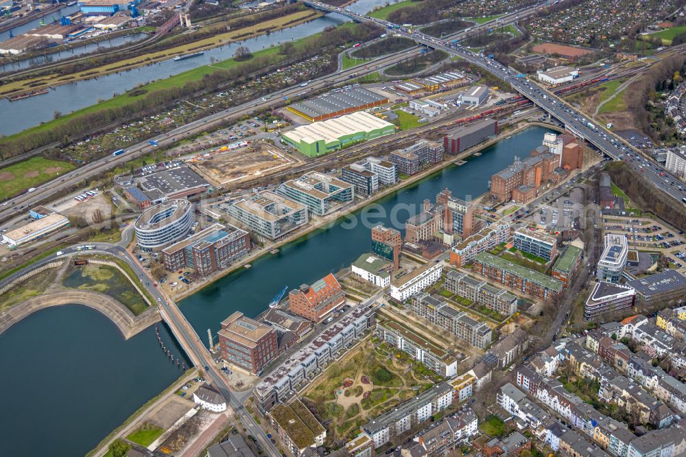 Aerial photograph Duisburg - Industrial estate and company settlement overlooking the Looper designed by the architects Bahl & Partner architects BDA and implemented by the project developer Koebl Kruse GmbH, as well as on the company building of the Volksbank Rhein-Ruhr eG on the shore of the inner harbor along the Schifferstrasse in Duisburg state North Rhine-Westphalia, Germany