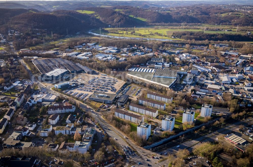 Aerial photograph Hattingen - Industrial estate and company settlement with Blick auf Parkplatz and Abstellflaeche fuer Automobile - PKW of AUTO SMOLCZYK GMBH on Nierenhofer Strasse - Bruchstrasse in Hattingen in the state North Rhine-Westphalia, Germany