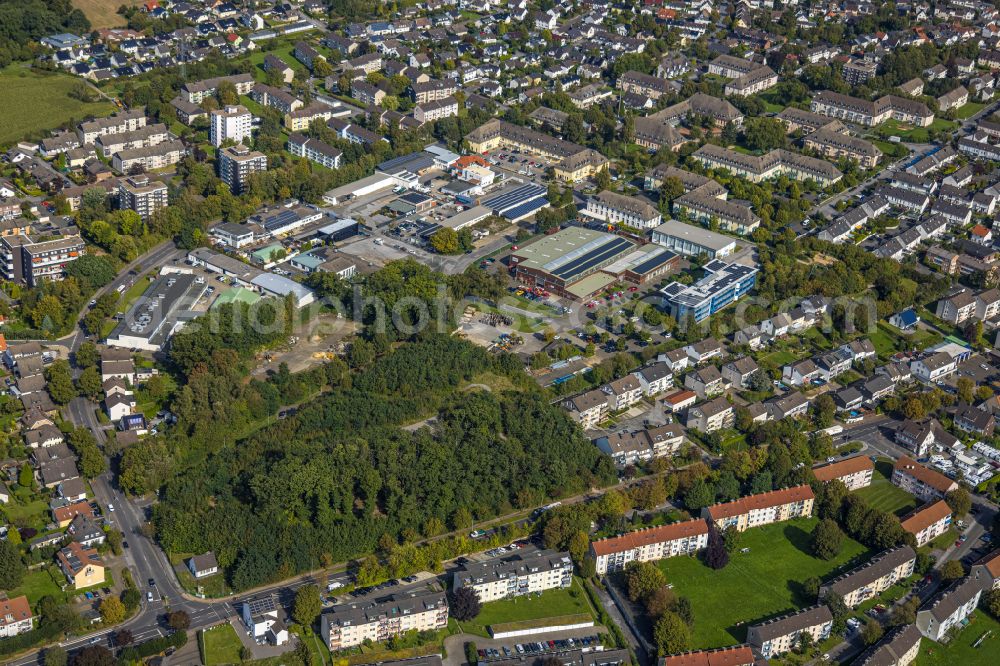 Aerial image Menden (Sauerland) - Industrial estate and company settlement with overlooking the Stadtwerke Menden Am Papenbusch in Menden (Sauerland) in the state North Rhine-Westphalia, Germany