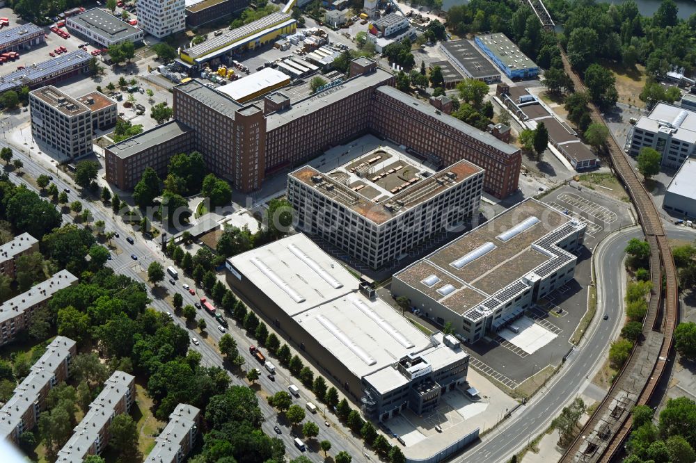 Berlin from the bird's eye view: Industrial estate and company settlement with Buero- and Betriebsstaetten of Firma Xucker GmbH, FUERST WIACEK GmbH , Mister Spex Online-Brillenhandel Logistikzentrum/Vertrieb on street Wohlrabedamm in Berlin, Germany