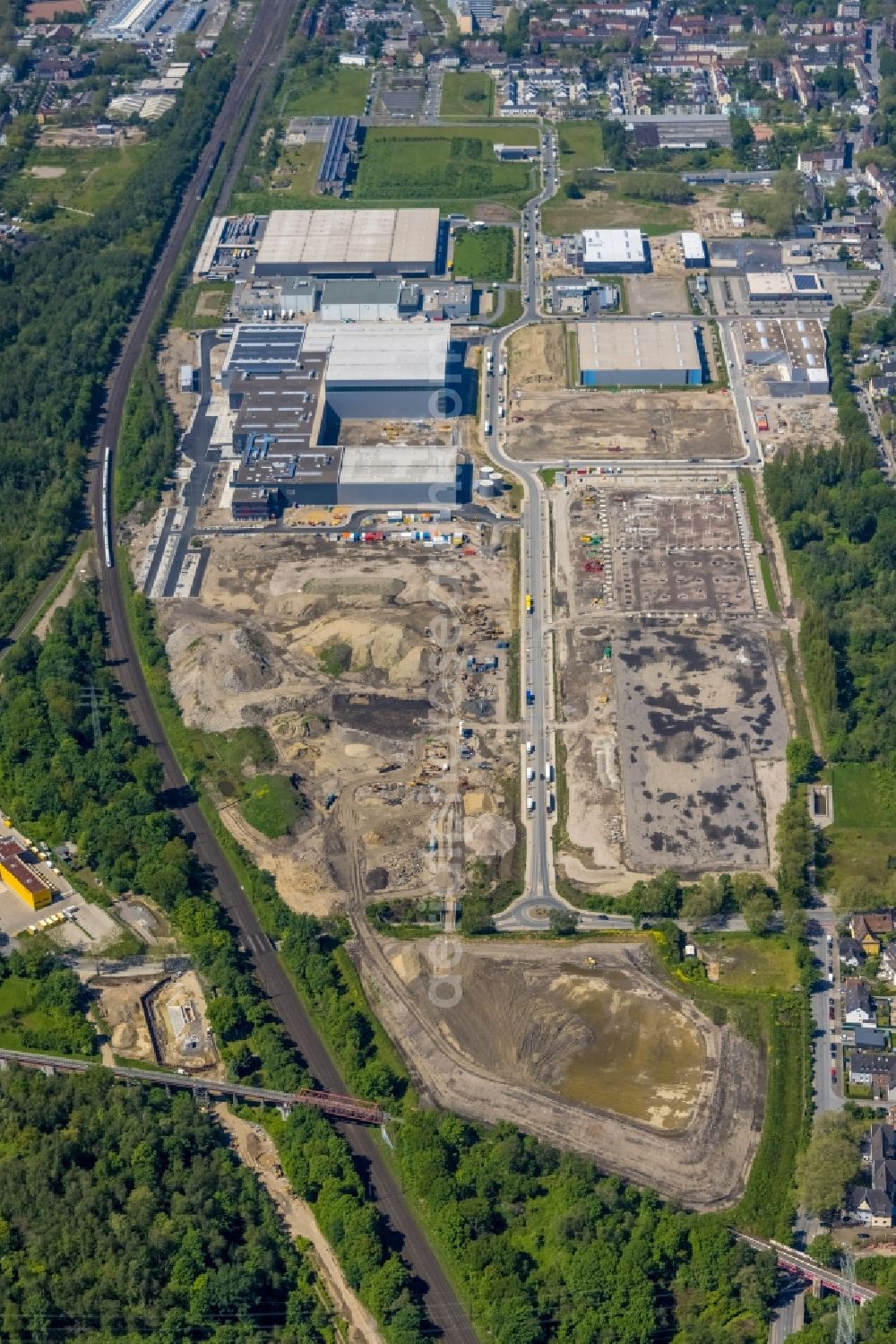 Gelsenkirchen from above - Industrial estate and company settlement Bruesseler Strasse in the district Bulmke-Huellen in Gelsenkirchen at Ruhrgebiet in the state North Rhine-Westphalia