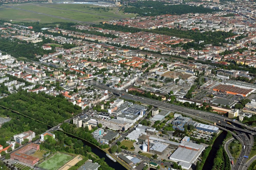 Aerial photograph Berlin - Industrial estate and company settlement Buschkrugallee - Grenzallee in the district Neukoelln in Berlin, Germany