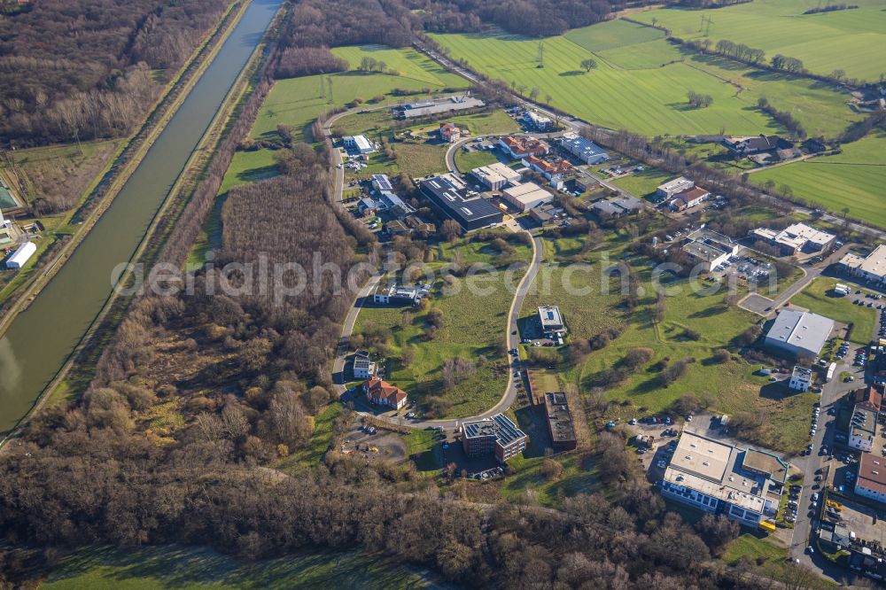 Wethmarheide from above - Industrial estate and company settlement on Datteln-Hamm-Kanal in Wethmarheide at Ruhrgebiet in the state North Rhine-Westphalia, Germany