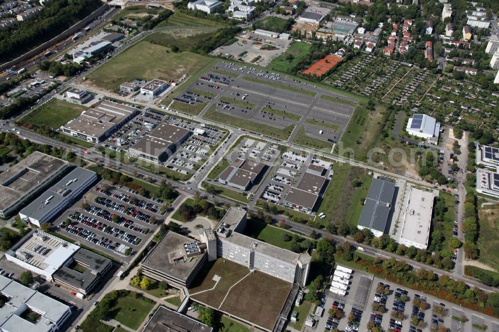 Mainz from the bird's eye view: Commercial area and service center with the car mile in the Upper Town in Mainz in Rhineland-Palatinate