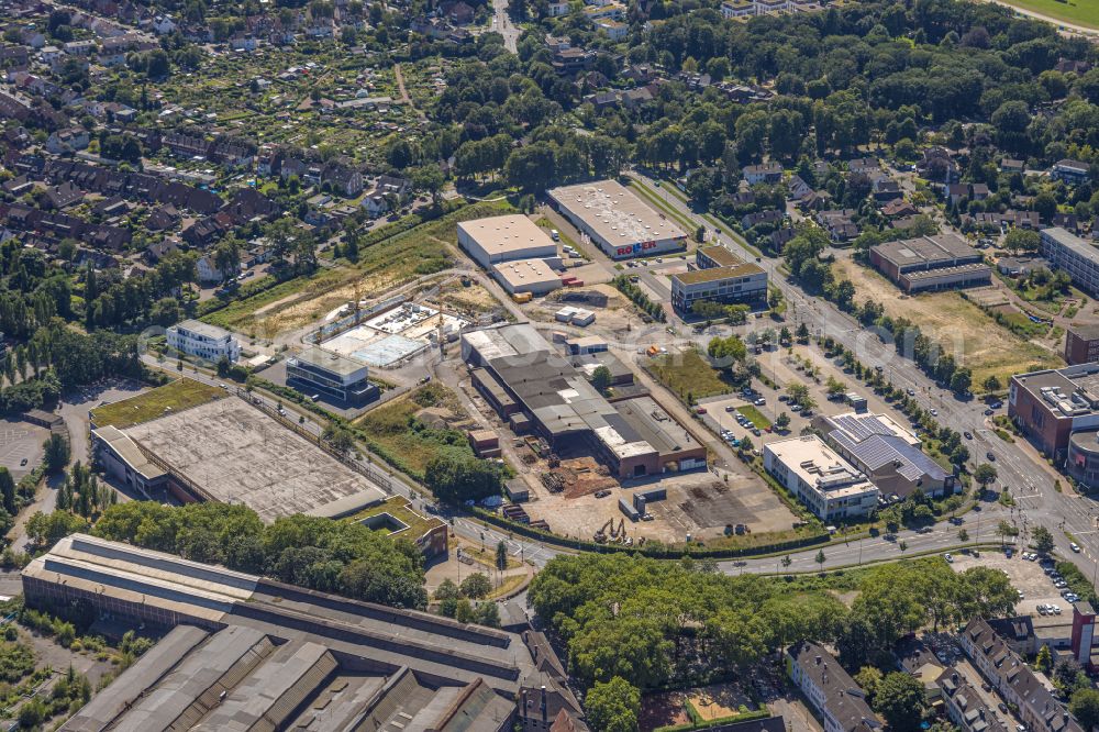 Dinslaken from the bird's eye view: Industrial estate and company settlement on street Hans-Boeckler-Strasse in Dinslaken at Ruhrgebiet in the state North Rhine-Westphalia, Germany